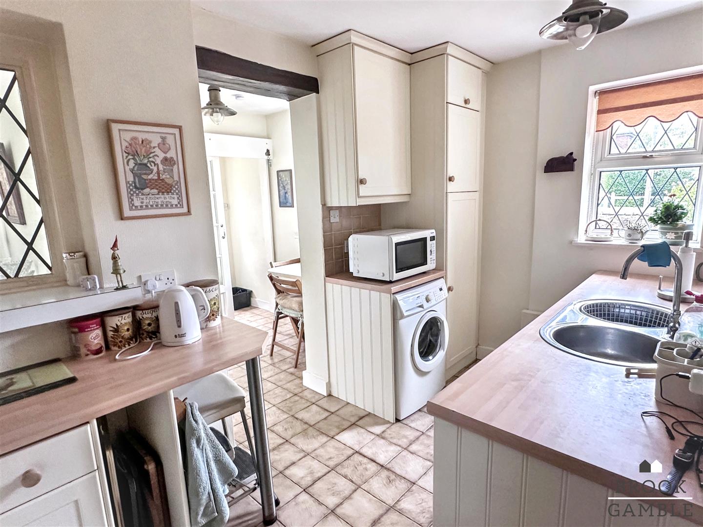 2 Bedroom House. Church Street in Eastbourne,  12